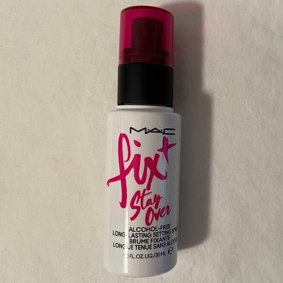 đź’—BRAND NEWđź’— MAC 6 piece travel set w/ Mini MACStack Mascara, Fix+ Stay Overđź’— - Picture 10 of 13